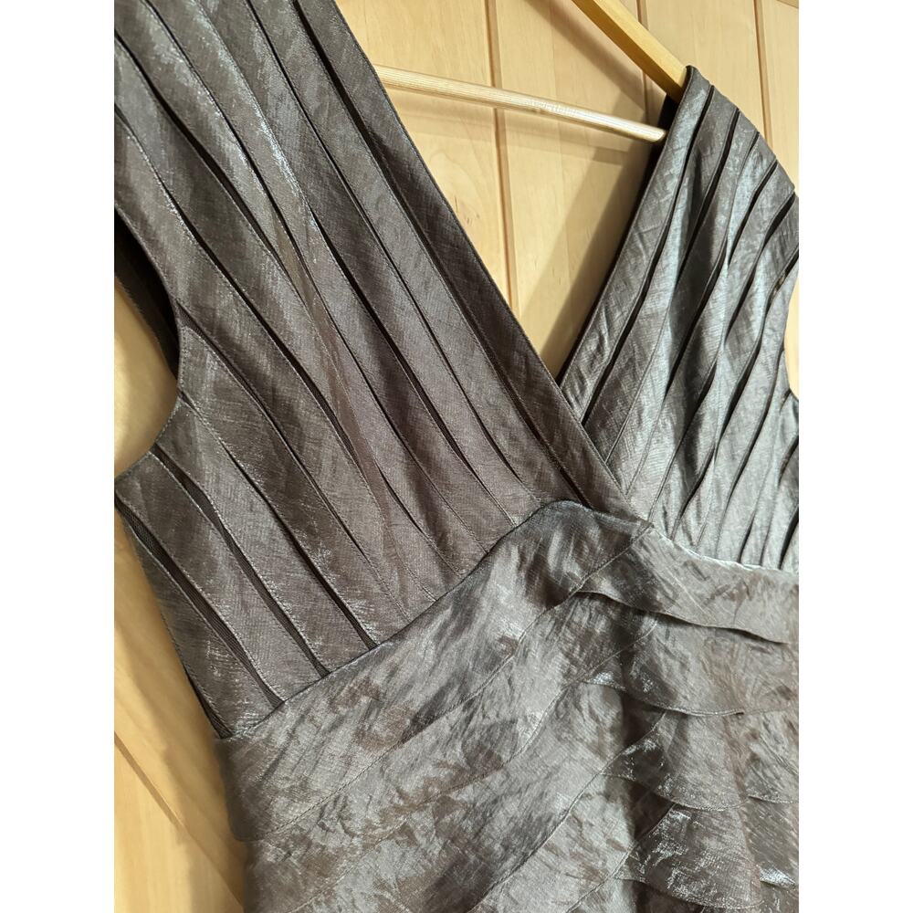 Adrianna Papell | Silver Shimmery Shutter Pleat Short Cocktail Dress | Size 14 - Picture 4 of 14